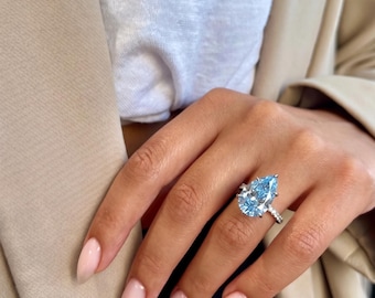 5.5 Carat Total Vivid Blue Color VVS2 Clarity Pear Lab Grown Diamond Hidden Halo Diamond Engagement Ring 18k White Gold IGI Certified