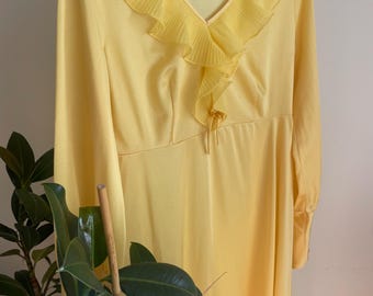 Vintage Yellow Ruffle Collar Long Night Gown, Long Sleeve 70s Nightdress, Chic Sleepwear