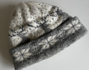 Vintage Cottagecore Knit Beanie Grey Winter Hat with Deer Cosy Warm Gift