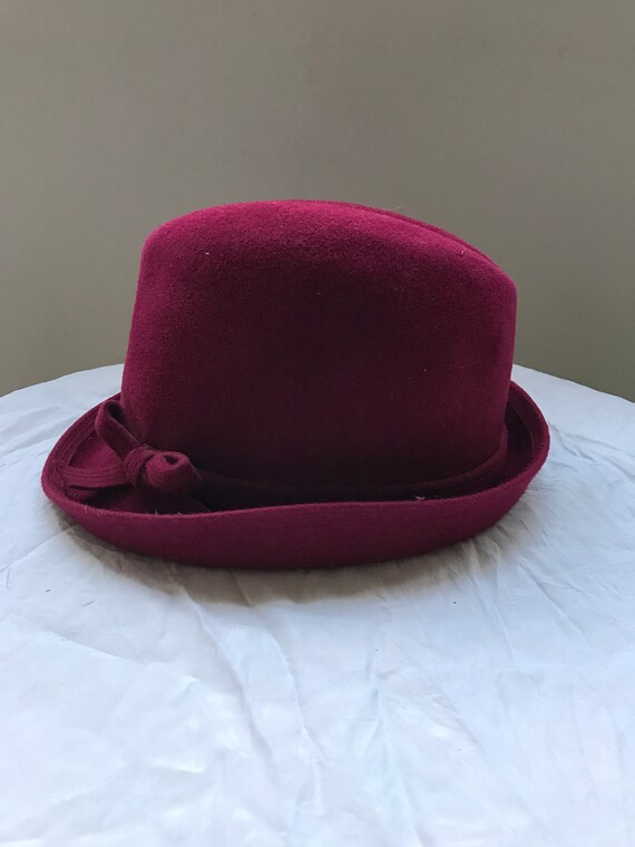 womens maroon hat