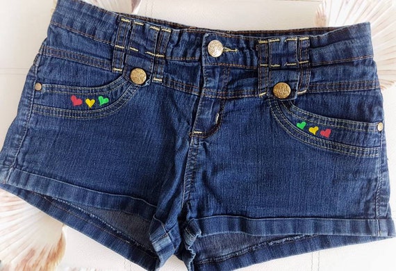 jean shorts with pockets showing