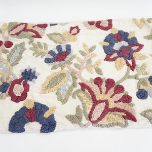 ポッタリーバーン 厚手クルーエルアクセントピローカバー、刺繍入りアクセントピローカバー、16インチ x 26インチ ジュエルトーンカラー、一部糸のほつれあり 米国内送料無料