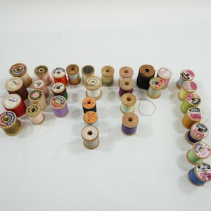 Vintage Wooden Thread Spools, Antique Textiles, Primitive Rustic Country Decor, 32 Threads, Mixed Colors, Lot 174 Free USA Ship