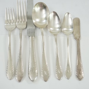 Conjunto de talheres Holmes & Edward Inlaid IS em prata, edição especial First Lady de 1933, com monograma N, serviço para 12 pessoas (faltam 2 garfos), Lote 141. Frete grátis para os EUA.