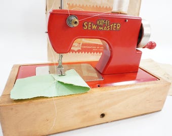 Kayanee Sew Master Sewing Machine, Hand Crank Kids 1950s-60s