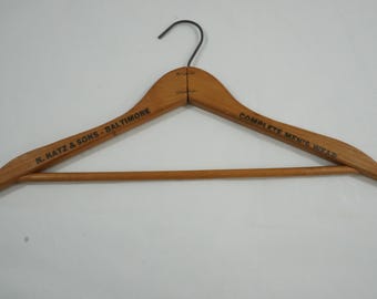 Percha de madera y metal, percha para ropa, publicidad antigua vintage de Baltimore, perchas para tiendas de ropa, perchas para sastres y costureras, envío gratuito a EE. UU.