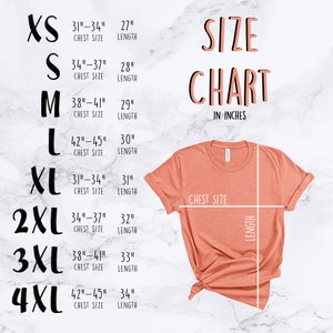 Puede incluir: Tabla de tallas para una camiseta en pulgadas. La tabla muestra las medidas de pecho y longitud para las tallas XS, S, M, L, XL, 2XL, 3XL y 4XL.