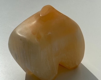 Escultura de piedra selenita: Arte abstracto moderno, «Ojo de la tormenta»