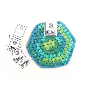 Support pour pot + dessous de plat + coussin chauffant - Tags - PDF téléchargeable. Présentoir de bricolage pour maniques, coussins chauffants et dessous de plat faits main.