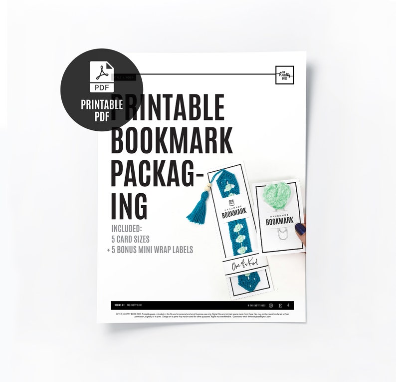 Puede incluir: Plantilla de embalaje de marcap&aacute;ginas imprimible con cinco tama&ntilde;os de tarjetas diferentes y cinco etiquetas de envoltura mini adicionales. La plantilla incluye un marcap&aacute;ginas azul verdoso y blanco con el texto "Handmade Bookmark" y "One to Knit".