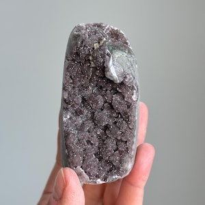 Regenbogen Galaxy Amethyst Quarz Kristall Druzy Brown Geode Natürliche Mineral Probe Kristall Liebhaber Geschenk Witchy Decor Uruguay A32