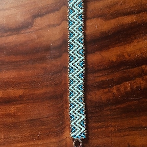 Pulseira de contas de turquesa e bronze com contas feitas à mão Huichol Design além do comércio justo