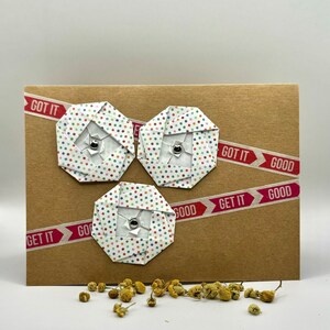 Ręcznie robiona kartka okolicznościowa Get It Got It Good White Polka Dot Origami Flowers (pusta w środku)