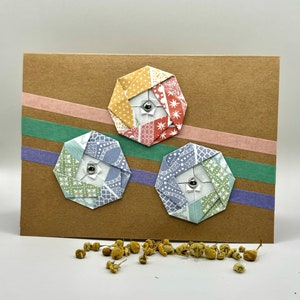 Carte de voeux faite main avec fleurs en origami bleu/vert et rose/orange (intérieur vierge)