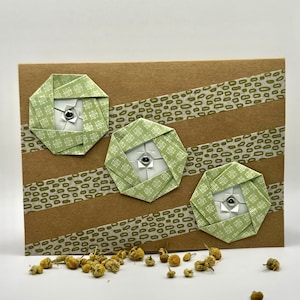Ręcznie robiona zielona diamentowa karta z kwiatami origami (pusta w środku)