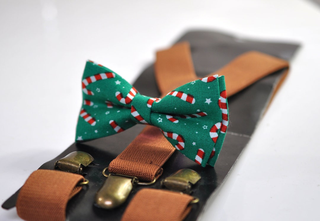 Bâtons de canne en sucre de Noël, nœud papillon + bretelles marron