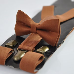 Tan Braune Baumwolle Fliege Fliege abgestimmte elastische Hosenträger Hosenträger für Männer / Jugend Teenager / Jungen Kinder / Baby Kleinkind Kleinkind Bow tie + Suspenders