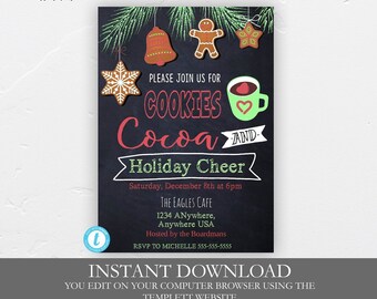Op de afbeelding: Een uitnodiging in krijtbord-stijl voor een Cookies en Cacao Kerstfeest. De uitnodiging heeft een groen en rood kleurenschema met peperkoekjes, een bel, een peperkoekman en een kop warme chocolademelk. Het feest is gepland voor zaterdag 8 december om 18:00 uur in The Eagles Cafe, 1234 Anywhere, Anywhere USA. Het feest wordt georganiseerd door de Boardmans. RSVP naar Michelle op 555-555-5555.