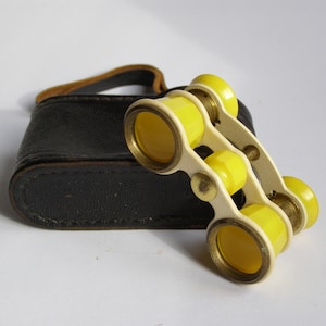 Occhiali da opera gialli. Binocolo giallo. Opera sovietica. Binocolo. Piccola custodia in pelle. Accessori vintage.