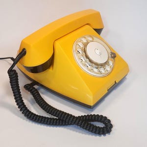 Sovjet-telefoon. Bureautelefoon. draaitelefoon. Schijftelefoon. Vintage telefoon USSR. Gele telefoon. Telefoon. Kerstcadeau. Cadeau-idee
