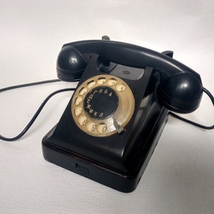 Vintage.Bureautelefoon.Roterende telefoon.Schijftelefoon.Vintage telefoon.Bakeliet telefoon.Zwarte telefoon.Carbolite telefoon.USSR telefoon.Overheidstelefoon.Gift