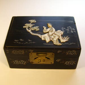 Wooden box. Wooden casket. Gewellery box. Painted box