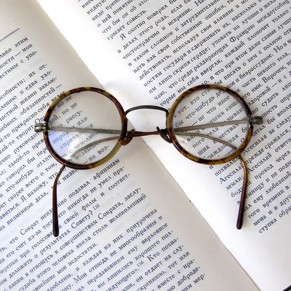 Vintage glasses. Reading Glasses. Retro Eye glasses. Vintage eye glasses. Eyewear. Vintage Reading Eyewear