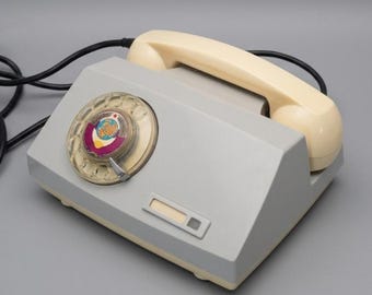 Seltenes sowjetisches Militärtelefon aus der Zeit des Kalten Krieges, Wählscheibentelefon für Kommunikationszentralen/Regierungsstellen, 1980. Industriedesign. Sowjetisches Militär. Militärtelefon.