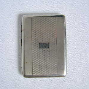 Portasigarette vintage rifinito in stile Deco con custodia esterna silvertone e interno verniciato oro all'interno
