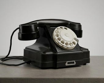 ビンテージ ソビエト ロータリー電話 BAGTA-50、黒ベークライト電話 VEF リガ 1962、ミッドセンチュリー インダストリアル デコレーション。ベークライト電話。黒電話。