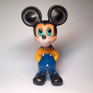 Vintage Gummispielzeug. Gummispielzeug Mickey Mouse. Walt Disney-Spielzeug aus den 1960er Jahren