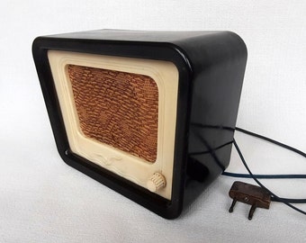 Haut-parleur radio vintage soviétique en bakélite . URSS