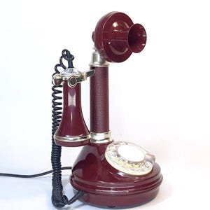 Sovjet-telefoon. Bureautelefoon. draaitelefoon. Schijftelefoon. Vintage telefoon uit de USSR. Bourgondische telefoon. Telefoon. Kerstcadeau. Cadeau-idee