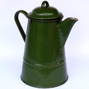 Vintage Green Enamel Coffee Pot - 9.5" Tall (24cm) 1960s.Water pitcher. Enamel pitcher. Vintage kitchen ware. Boho vase. Tall pitcher