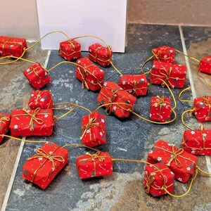 Fabric Presents Vintage Christmas Tree Garland
