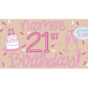 Könnte beinhalten: Beige Banner mit rosa Text und Grafiken. Der Text lautet "Name's 21. Geburtstag!" mit einem Kuchen und Sektgläsern. Rosa Konfetti-ähnliche Formen sind verstreut.