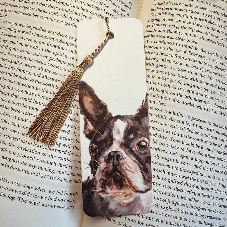 Dog lovers bookmarks featuring designs taken from my original paintings. This bookmark features a Boston Terrier dog. Choice of tassel colour and packaged in a glassine bag with attractive logo sticker