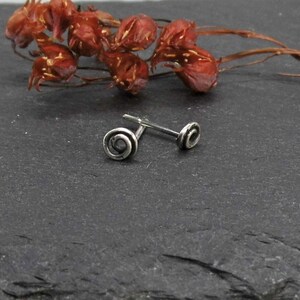 Ohrstecker Mini Spirale 935 Silber hell oder antik oxidiert Zweitohrstecker silber Spiral Ohrstecker silber-grau Unisex Geschenk Bild 5