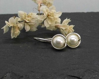 Aretes simples de perlas de concha 6 colores diferentes para elegir • Joyas nupciales minimalistas de plata 935, llenas de oro, llenas de oro rosa