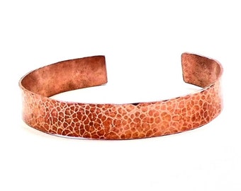 Copper bangle, elaborately made by hand with a hammered structure, oxidized and polished - copper jewelry Bohemian Art