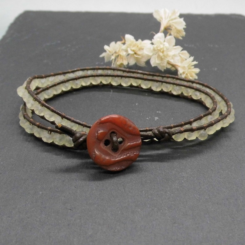 Leder-Wickelarmband mit facettierten Perlen braun-beige brauner Knopfverschluss Leder wrap Armband braun-sandfarben Länge: 34,5cm Bild 1