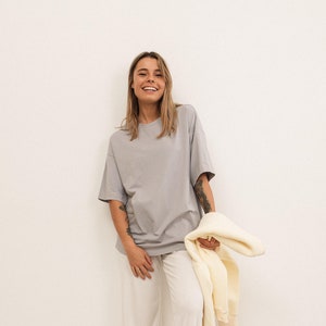 T-shirt da donna oversize in cotone grigio