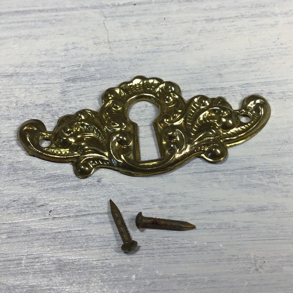 ESCUTCHEON KEY HOLE - 1 Stamped Brass Escutcheon Plate, Key Hole Plate with Nails