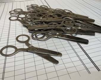 1 Pair of Vintage Kleencut School Scissors!  So fun for assemblage!