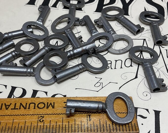 1 Vintage Key Charm for Junk Journals, Assemblage, Jewelry and More! - Etsy