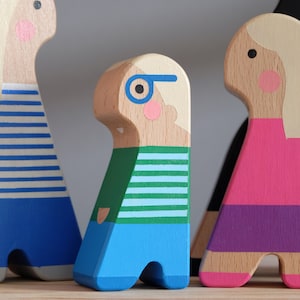 Family portrait Custom wooden figurines, Personalized Mother's day gift. image 2