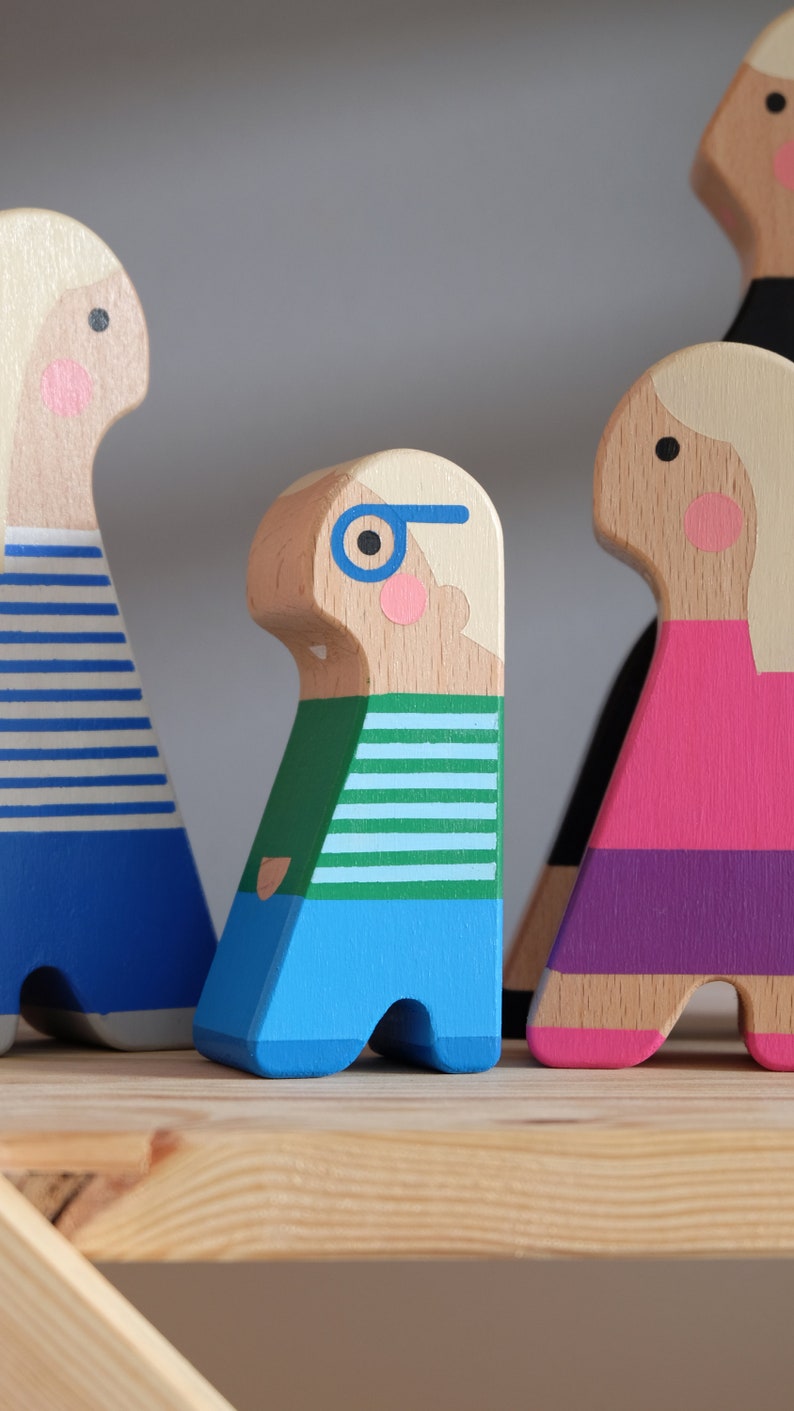 Family portrait Custom wooden figurines, Personalized Mother's day gift. image 2