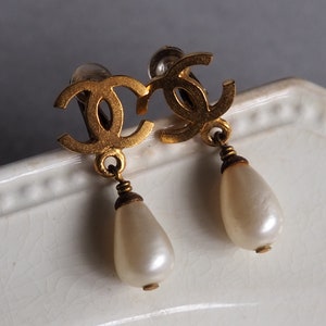 Authentic CHANEL Vintage Coco Mark Pearl Earrings 95P Gold Brass #W505080