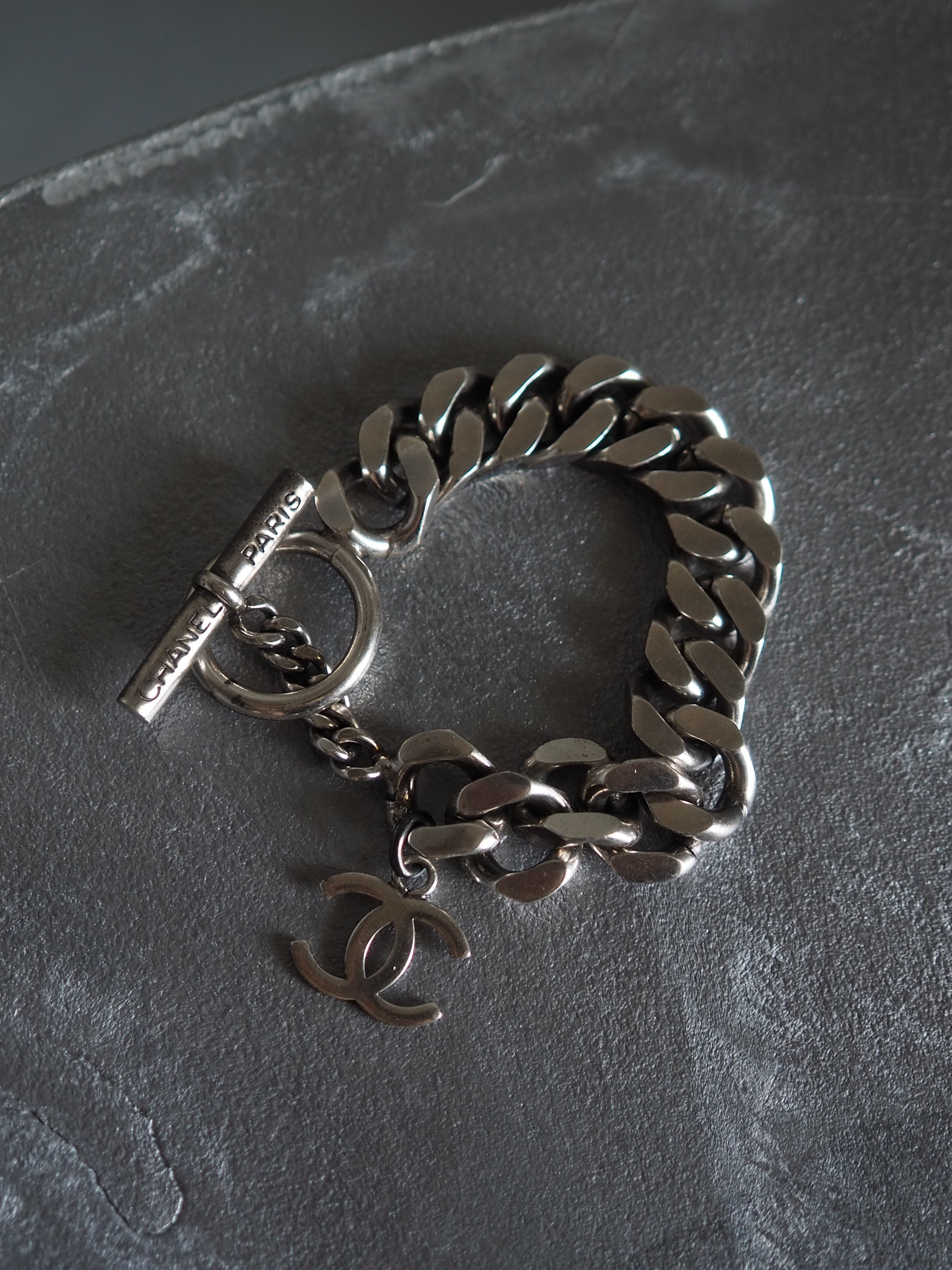 Chanel - Authenticated CC Bracelet - Silver Plated Silver for Women, Very Good Condition