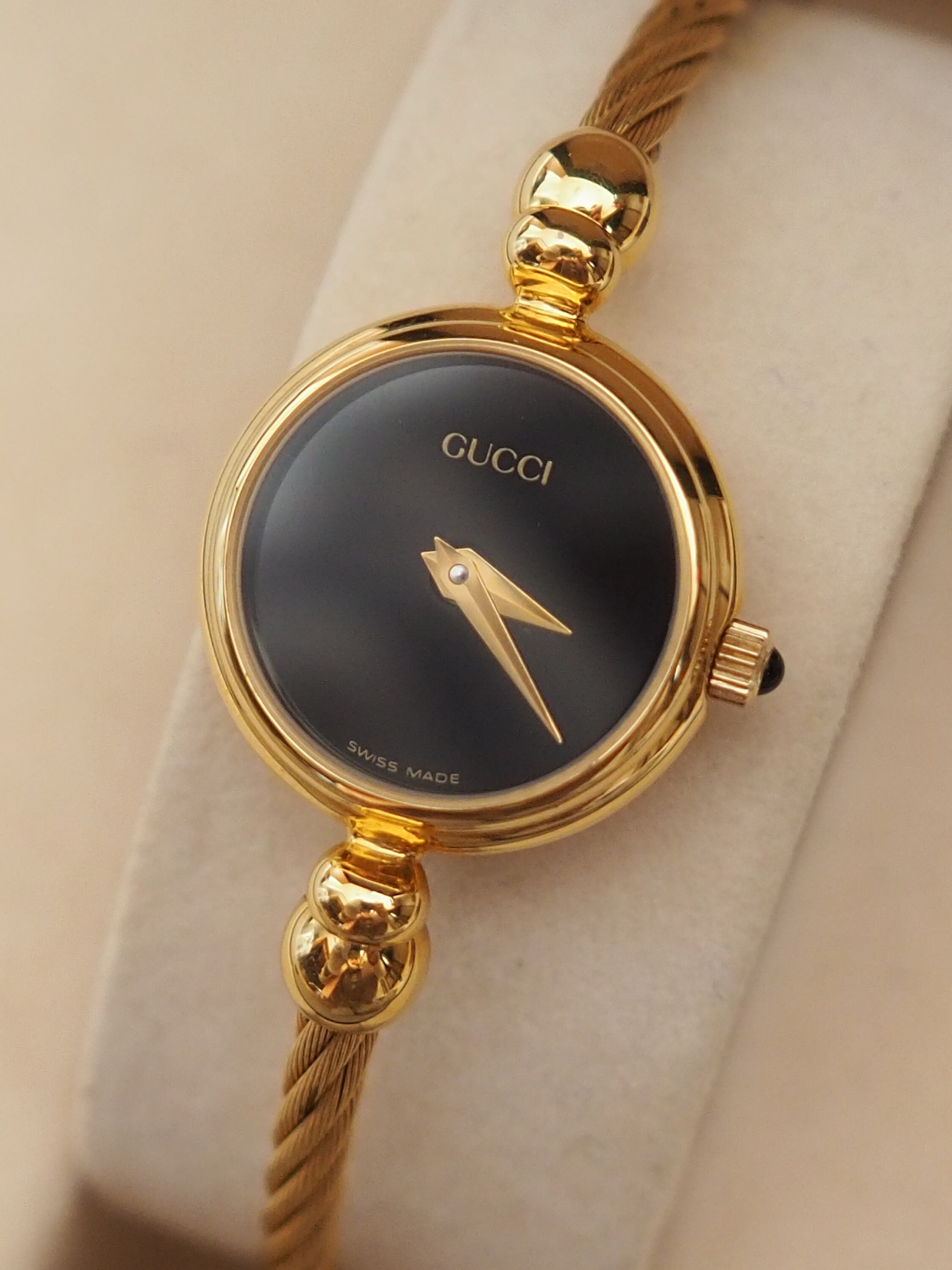 定番 Watch Bangle GUCCI Wristwatch Vintage Black Metal Gold 時計